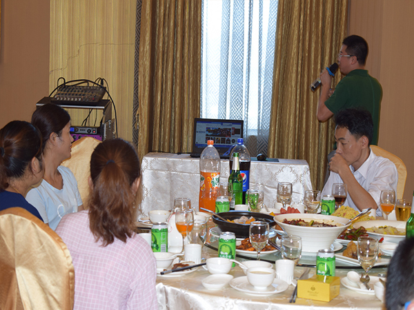 端午節(jié)公司舉行聚餐活動(dòng)