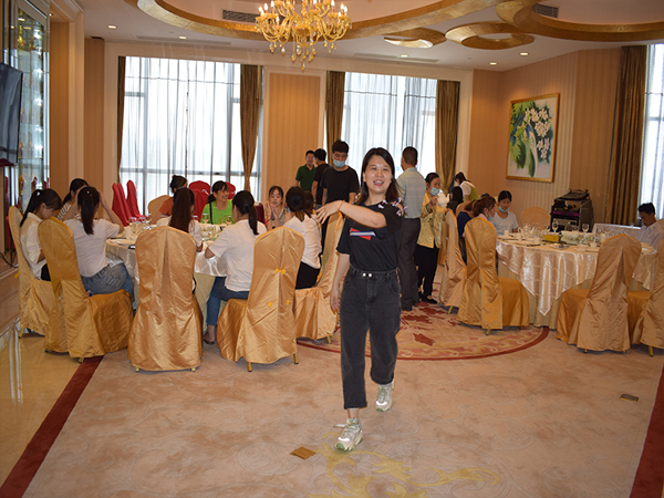 端午節(jié)公司舉行聚餐活動(dòng)