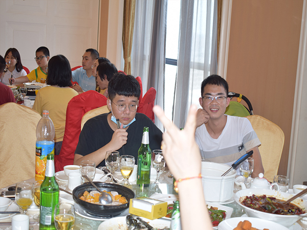 端午節(jié)公司舉行聚餐活動(dòng)