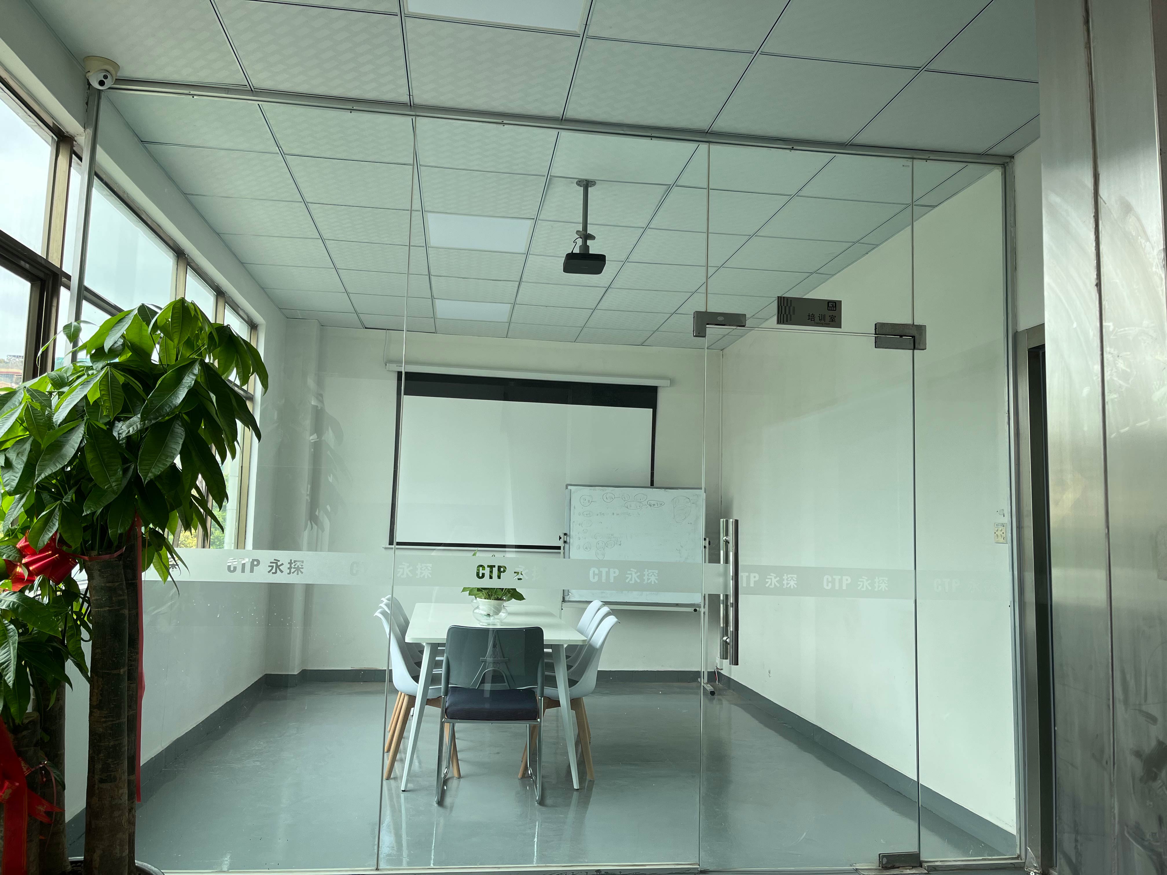 三樓會(huì)議室