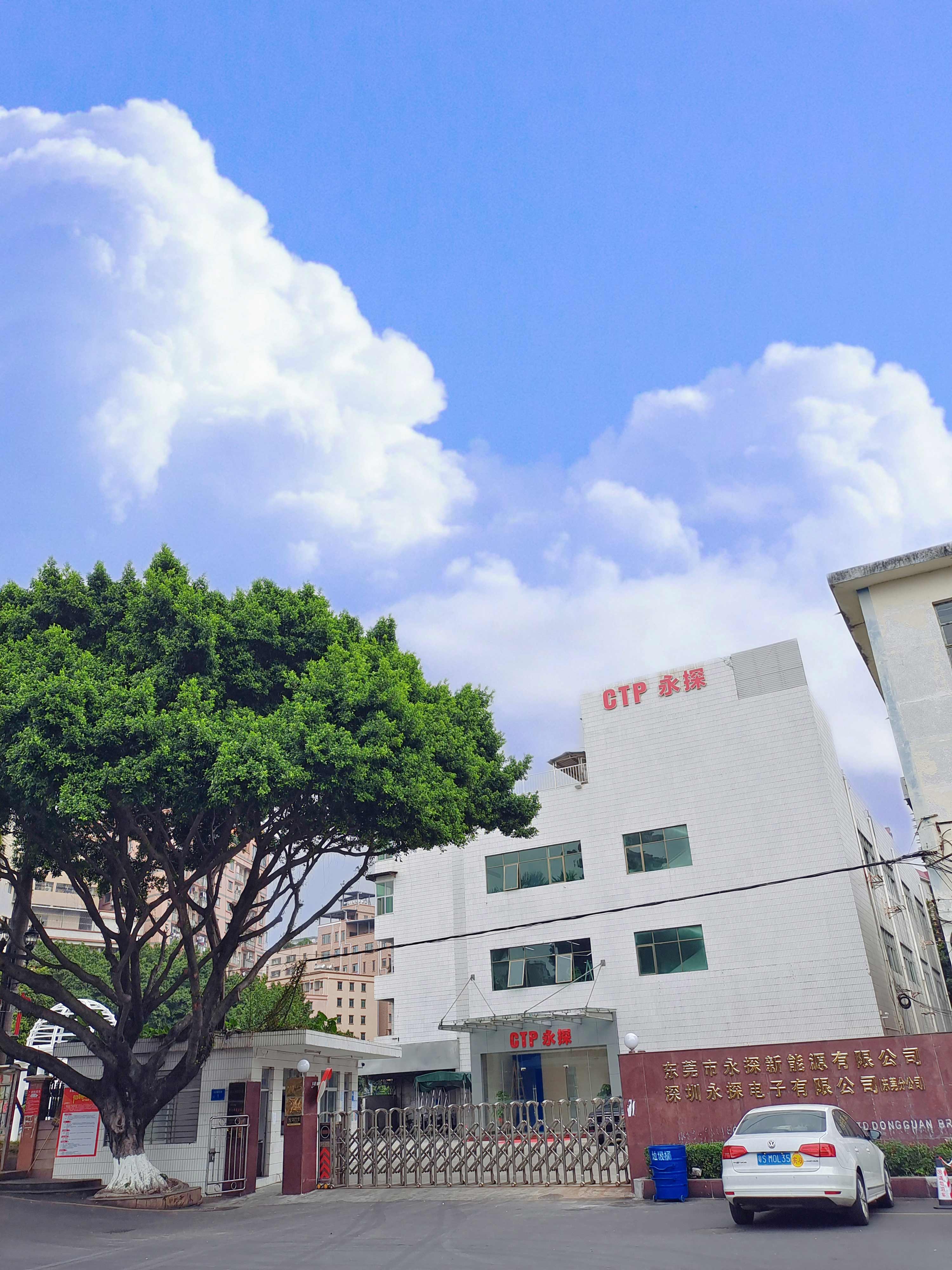 工廠(chǎng)大門(mén)